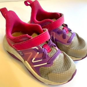New Balance Kids Sneakers size 7 Wide Pink
